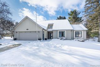 1217 Eagle Nest Drive, Oakland Charter Township, MI 48306