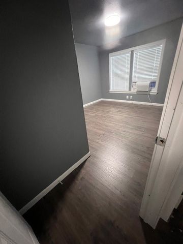 205 NE 22nd Street, Grand Prairie, TX 75050