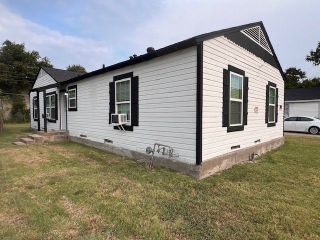 205 NE 22nd Street, Grand Prairie, TX 75050