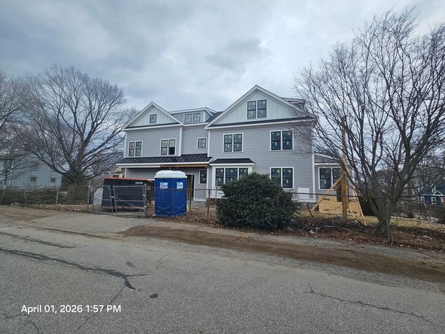 11 Greenough St, Needham, MA 02494