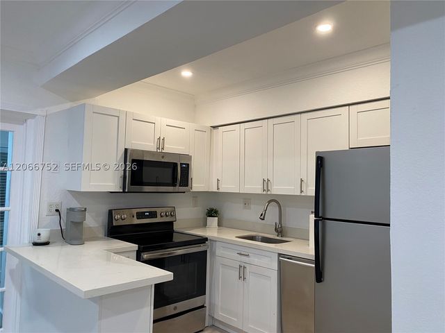 1 Edgewater Dr 103, Coral Gables, FL 33133