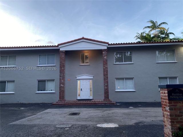 1 Edgewater Dr 103, Coral Gables, FL 33133