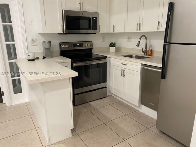1 Edgewater Dr 103, Coral Gables, FL 33133