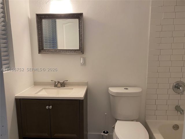 1 Edgewater Dr 103, Coral Gables, FL 33133