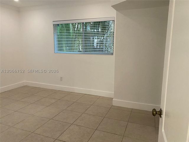 1 Edgewater Dr 103, Coral Gables, FL 33133