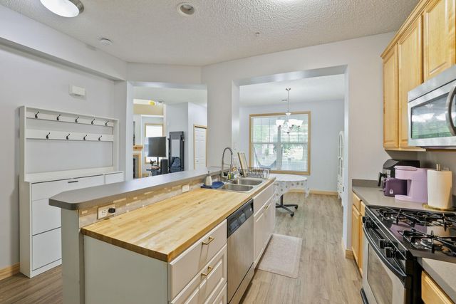 3033 Chamberlain Street N 4, Maplewood, MN 55109