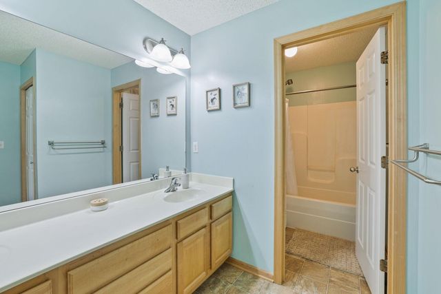 3033 Chamberlain Street N 4, Maplewood, MN 55109