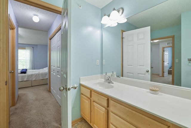 3033 Chamberlain Street N 4, Maplewood, MN 55109