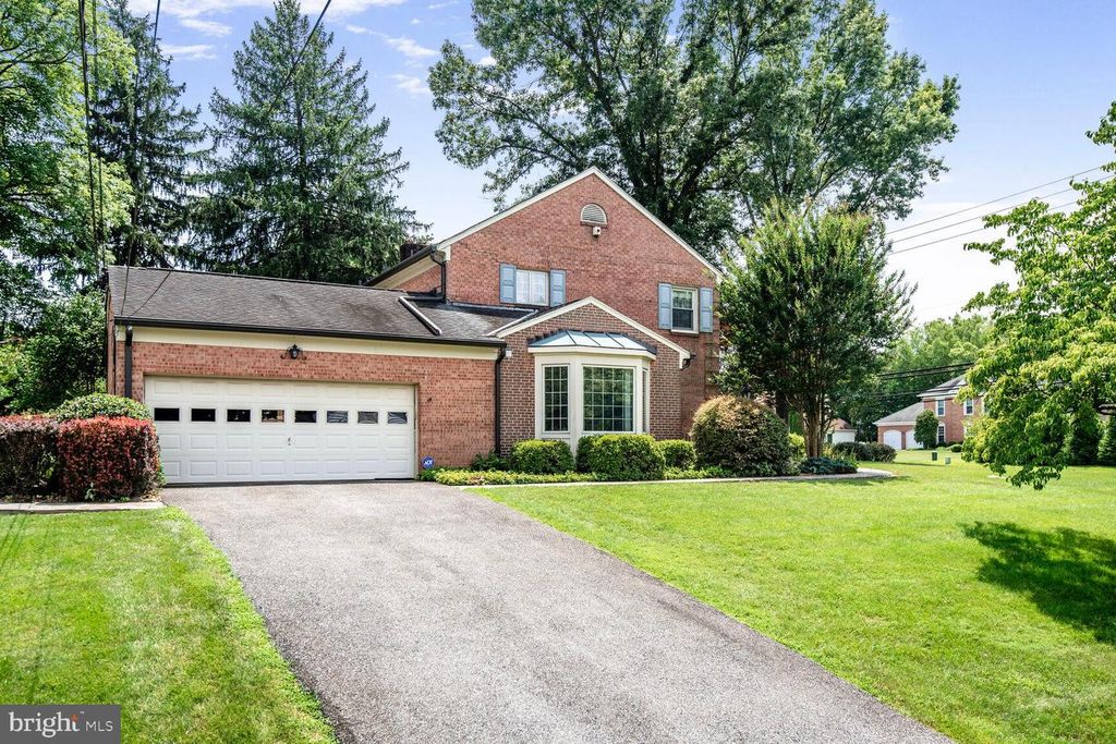 9921 KENTSDALE DR, Potomac, MD 20854