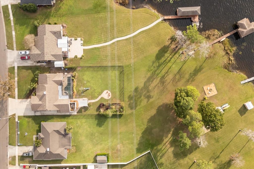 Image 2 of property listing at 4512 BRIDGEWATER DRIVE, Orlando, FL 32817