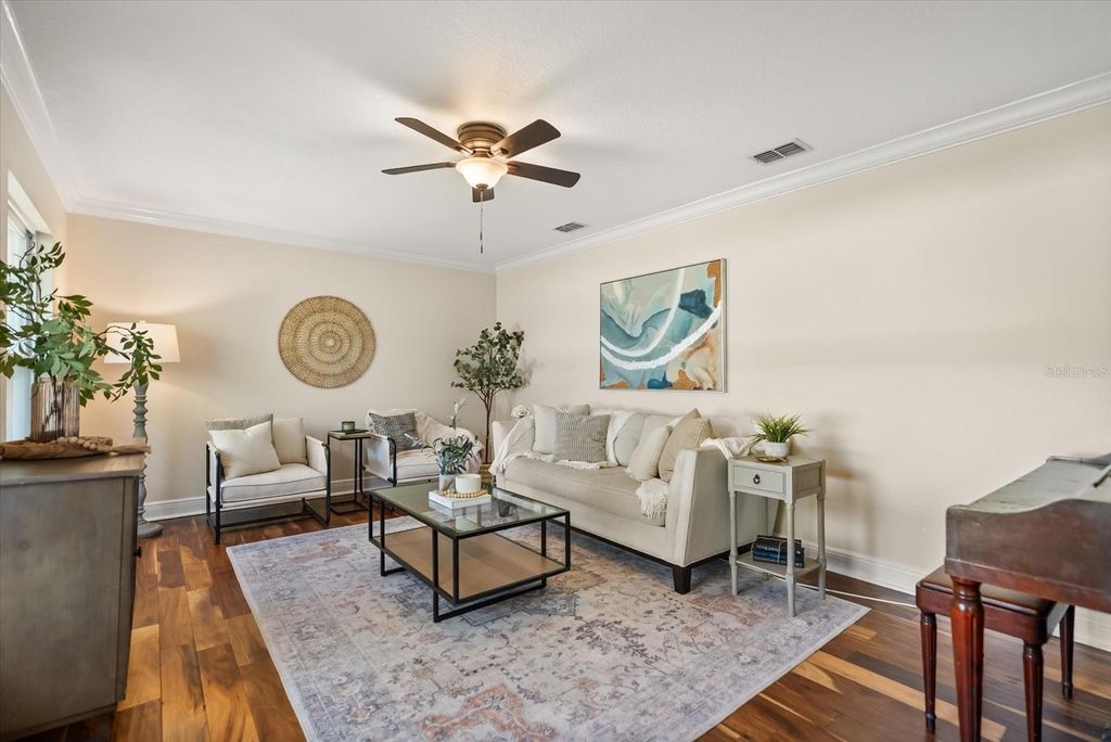 Image 12 of property listing at 4512 BRIDGEWATER DRIVE, Orlando, FL 32817