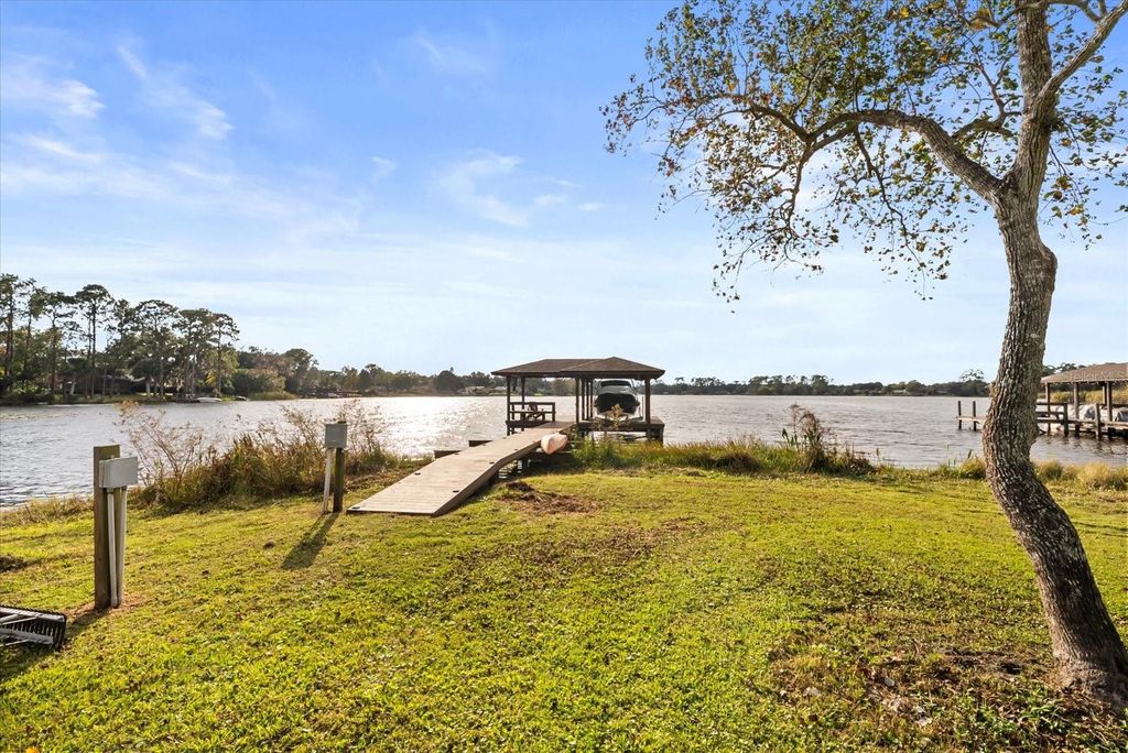 Image 3 of property listing at 4512 BRIDGEWATER DRIVE, Orlando, FL 32817