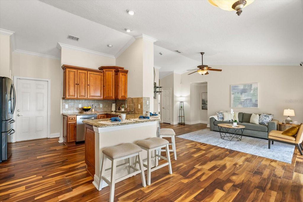 Image 22 of property listing at 4512 BRIDGEWATER DRIVE, Orlando, FL 32817