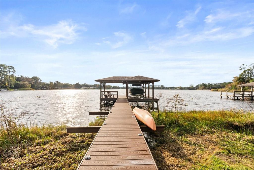 Image 4 of property listing at 4512 BRIDGEWATER DRIVE, Orlando, FL 32817