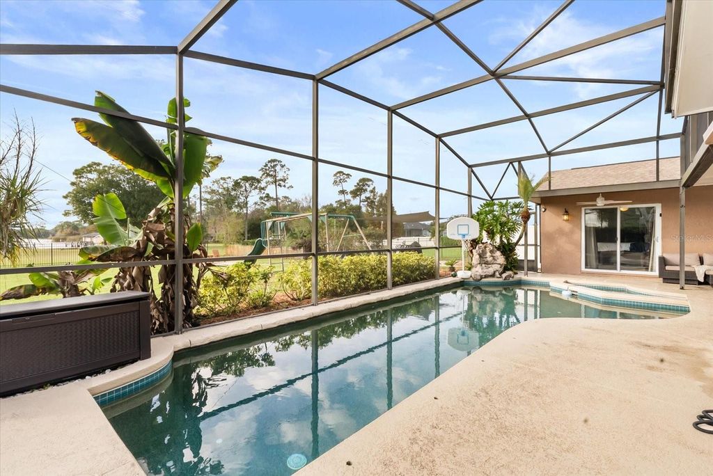 Image 32 of property listing at 4512 BRIDGEWATER DRIVE, Orlando, FL 32817