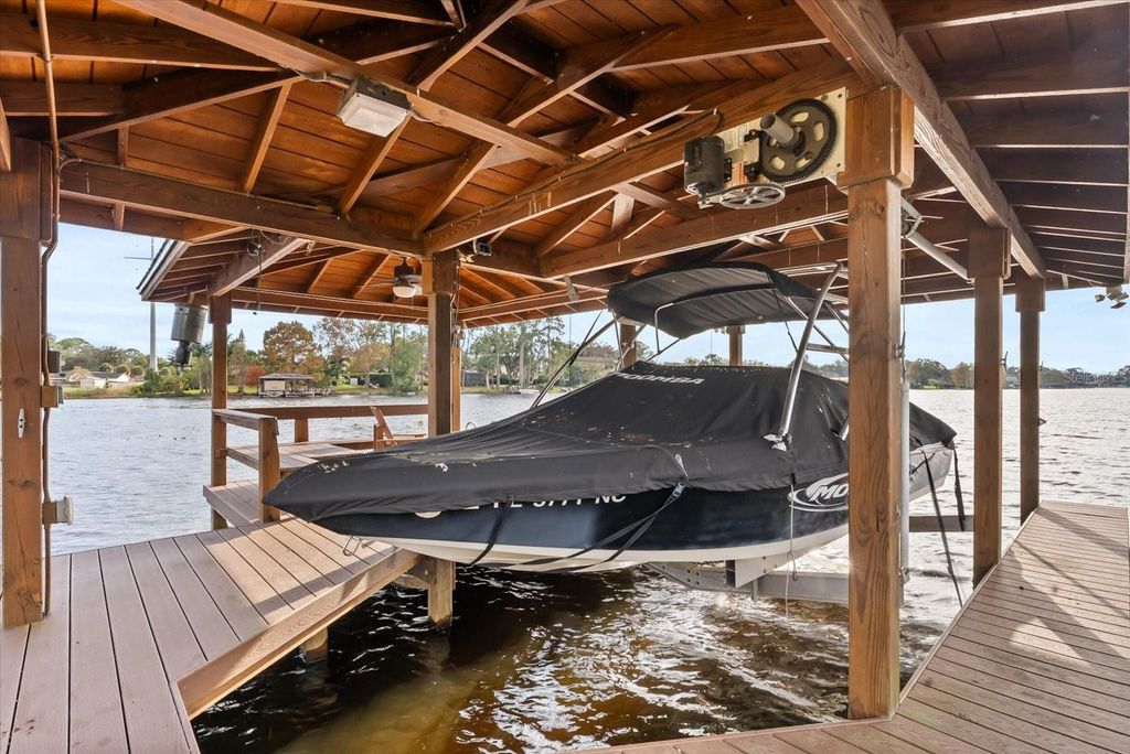 Image 8 of property listing at 4512 BRIDGEWATER DRIVE, Orlando, FL 32817