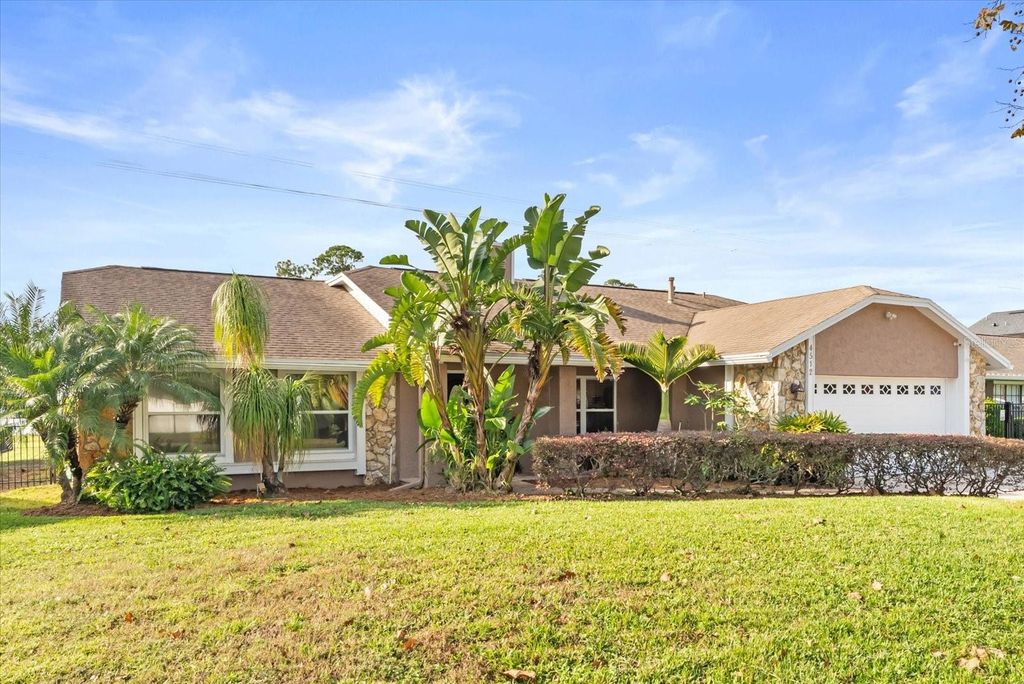 Image 10 of property listing at 4512 BRIDGEWATER DRIVE, Orlando, FL 32817