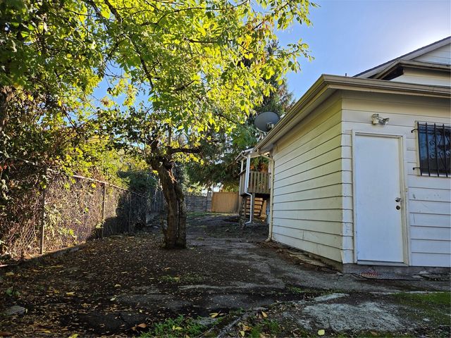 3700 S Holly Street, Seattle, WA 98118