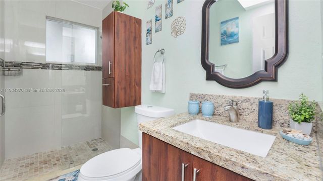 132 E Gardenia St, Tavernier, FL 33070