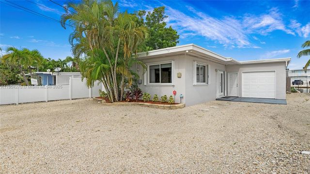 132 E Gardenia St, Tavernier, FL 33070