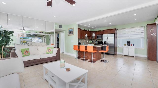 132 E Gardenia St, Tavernier, FL 33070