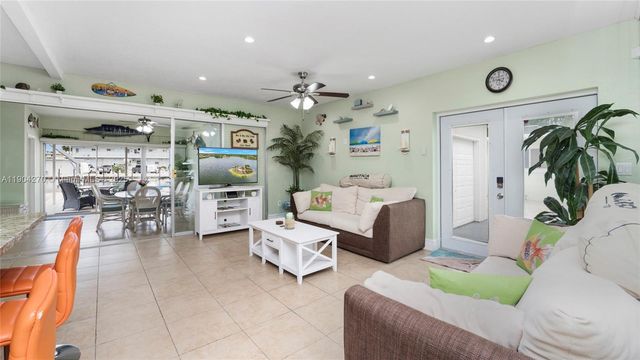 132 E Gardenia St, Tavernier, FL 33070