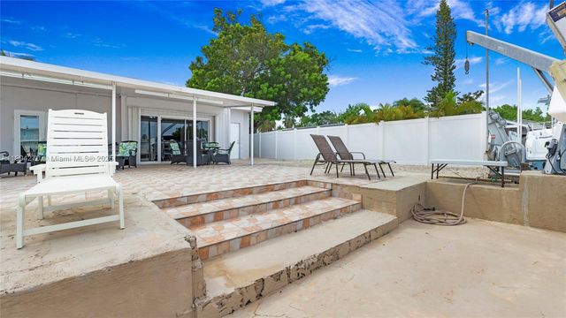 132 E Gardenia St, Tavernier, FL 33070