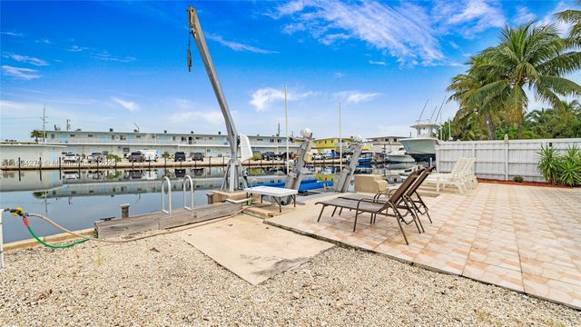 132 E Gardenia St, Tavernier, FL 33070