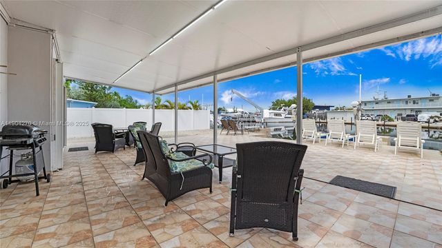 132 E Gardenia St, Tavernier, FL 33070