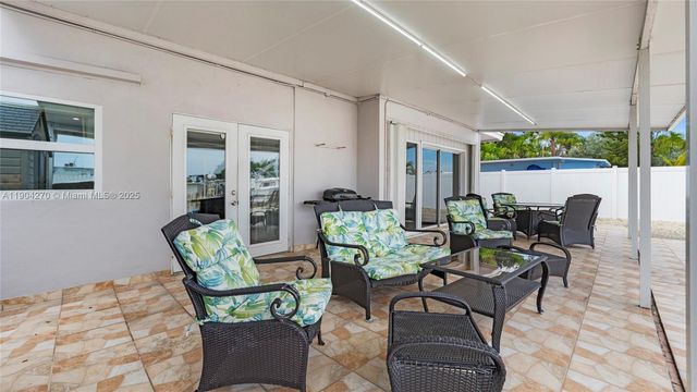 132 E Gardenia St, Tavernier, FL 33070