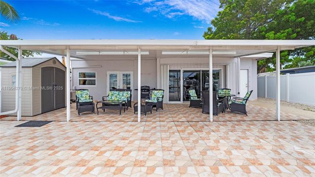 132 E Gardenia St, Tavernier, FL 33070