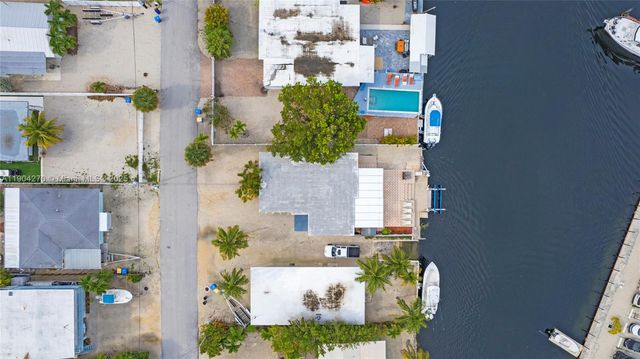 132 E Gardenia St, Tavernier, FL 33070