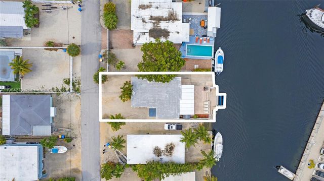 132 E Gardenia St, Tavernier, FL 33070