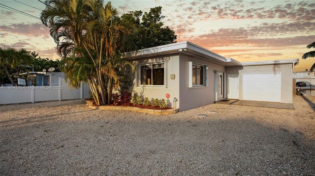 132 E Gardenia St, Tavernier, FL 33070