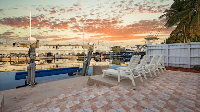 132 E Gardenia St, Tavernier, FL 33070