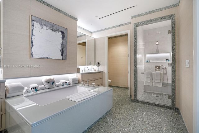 4401 Collins Ave PH South, Miami Beach, FL 33140