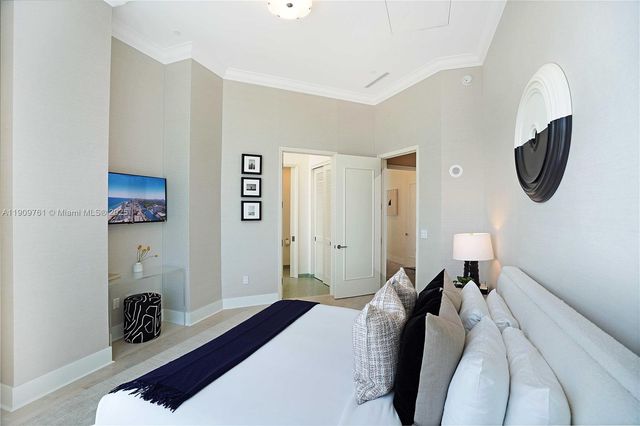 4401 Collins Ave PH South, Miami Beach, FL 33140