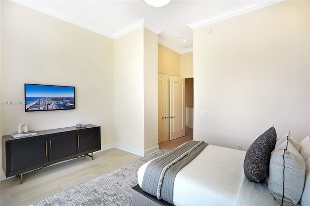 4401 Collins Ave PH South, Miami Beach, FL 33140