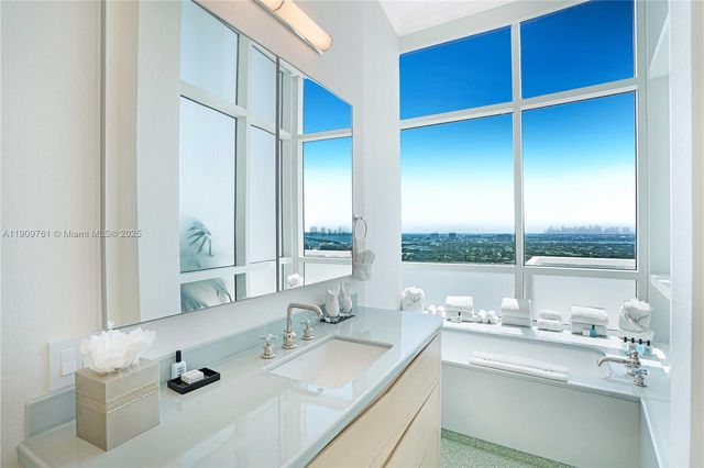 4401 Collins Ave PH South, Miami Beach, FL 33140