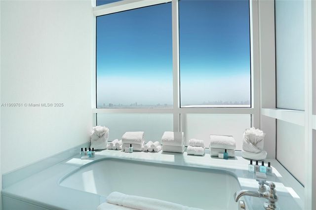 4401 Collins Ave PH South, Miami Beach, FL 33140