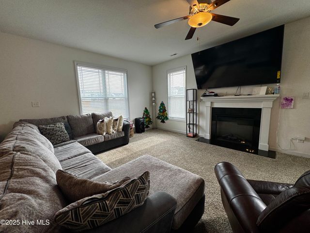 407 Cattle Ranch Lane, Jacksonville, NC 28546