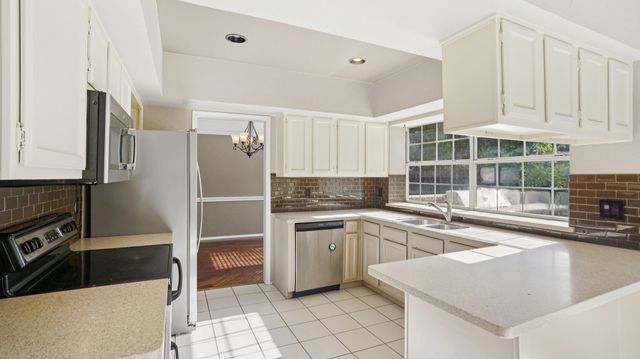 607 Ashcroft Drive, Grapevine, TX 76051