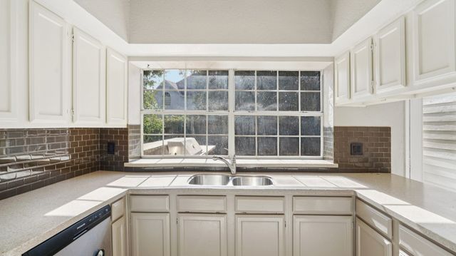 607 Ashcroft Drive, Grapevine, TX 76051