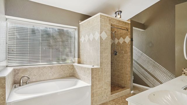 607 Ashcroft Drive, Grapevine, TX 76051