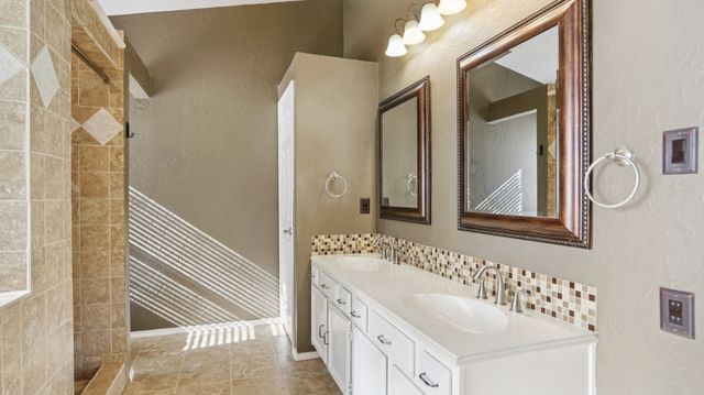 607 Ashcroft Drive, Grapevine, TX 76051