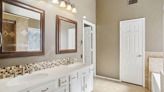 607 Ashcroft Drive, Grapevine, TX 76051