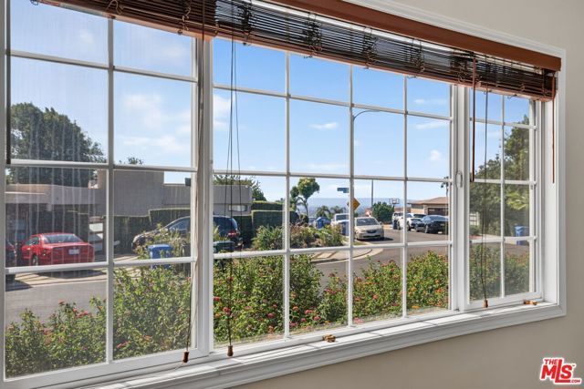 5551 Arch Crest Drive, Los Angeles, CA 90043