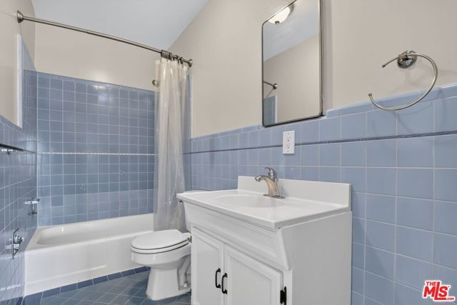 5551 Arch Crest Drive, Los Angeles, CA 90043