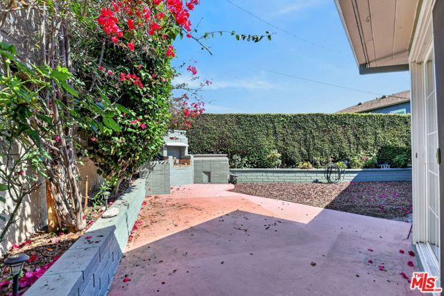 5551 Arch Crest Drive, Los Angeles, CA 90043