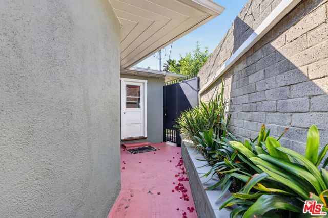 5551 Arch Crest Drive, Los Angeles, CA 90043